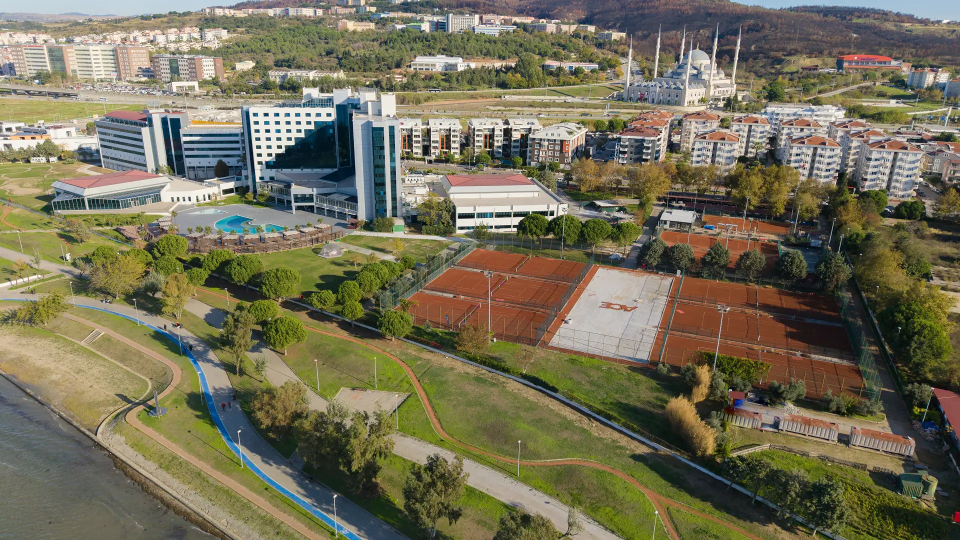 ACE Tenis Kolin Hotel çoklu toprak kort uygulaması